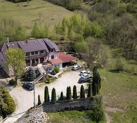 Panzio Anett Bed & Breakfast Pietroasa  Exterior photo
